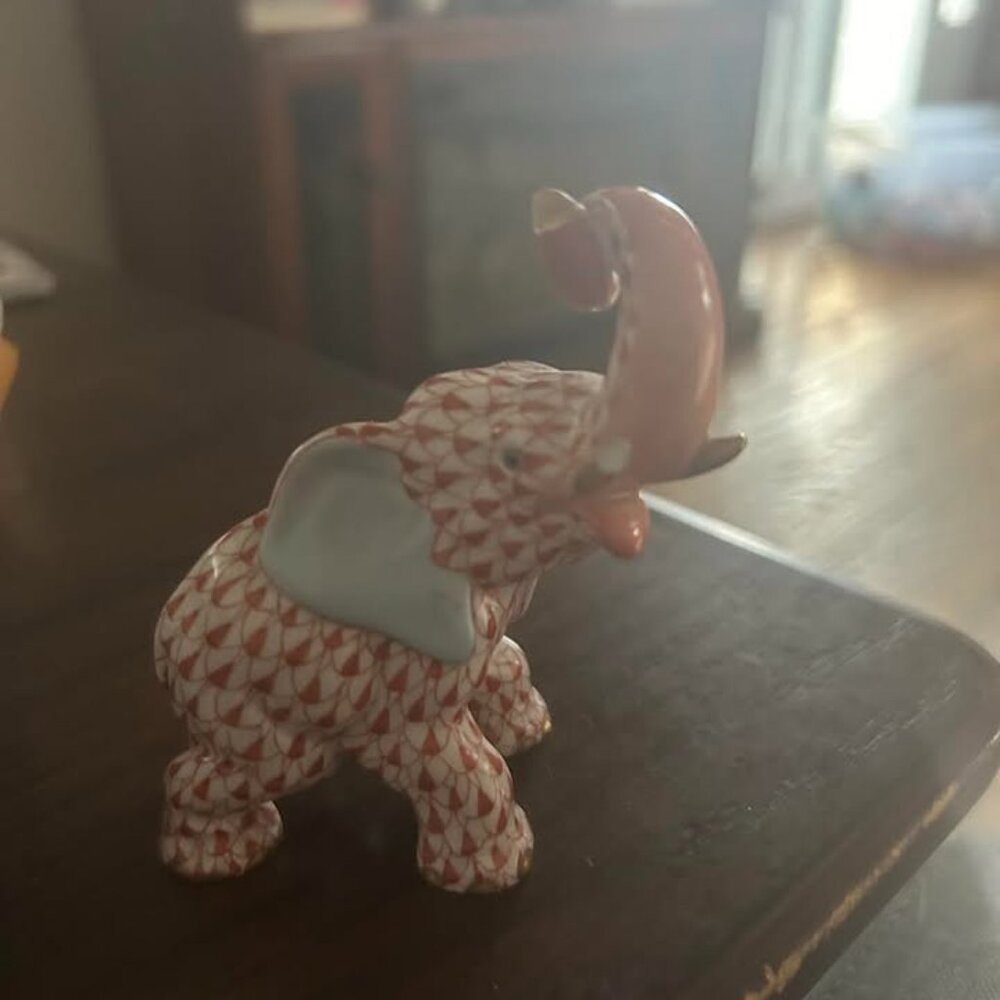 Herend Elephant Figure in Rust Net Pattern with 24k gold. - Picture 3 of 6